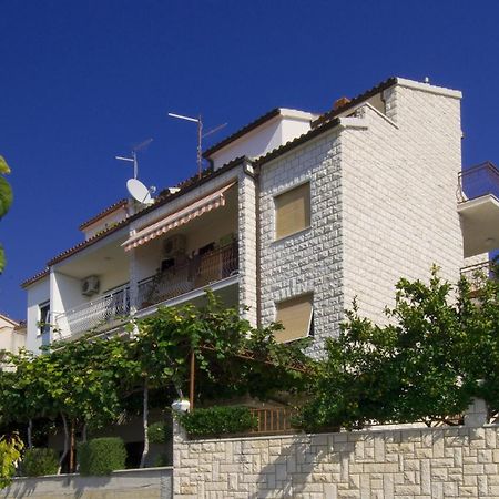 Apartments Juric Подстрана Екстер'єр фото