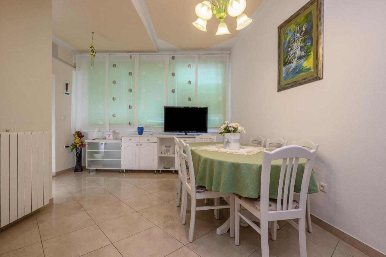 Apartments Juric Подстрана Екстер'єр фото