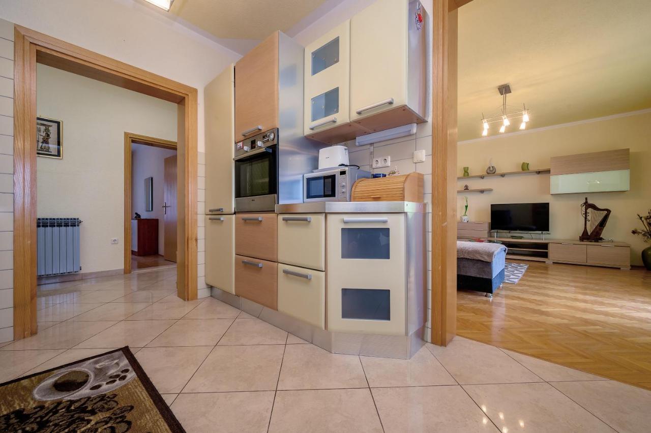 Apartments Juric Подстрана Екстер'єр фото