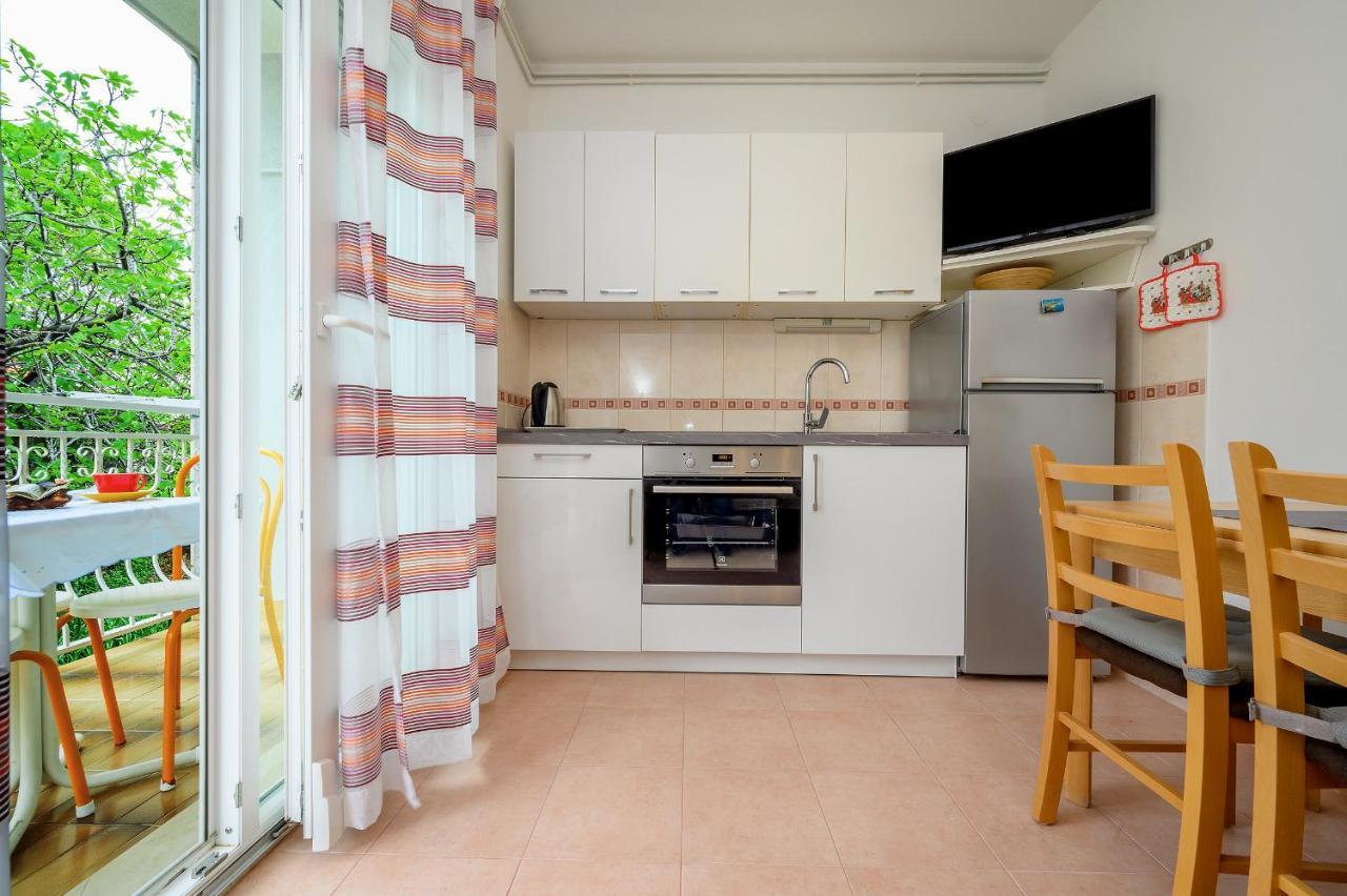 Apartments Juric Подстрана Екстер'єр фото
