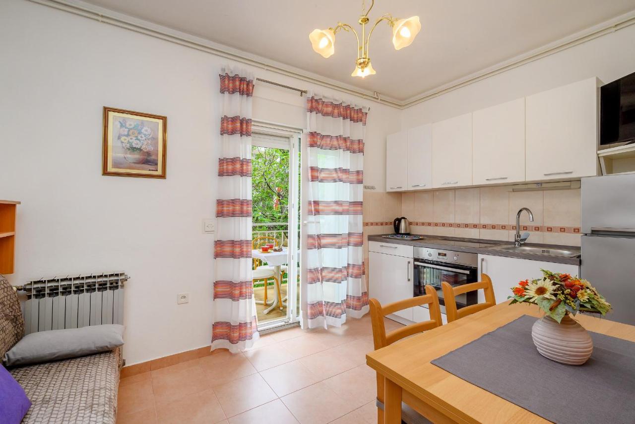 Apartments Juric Подстрана Екстер'єр фото