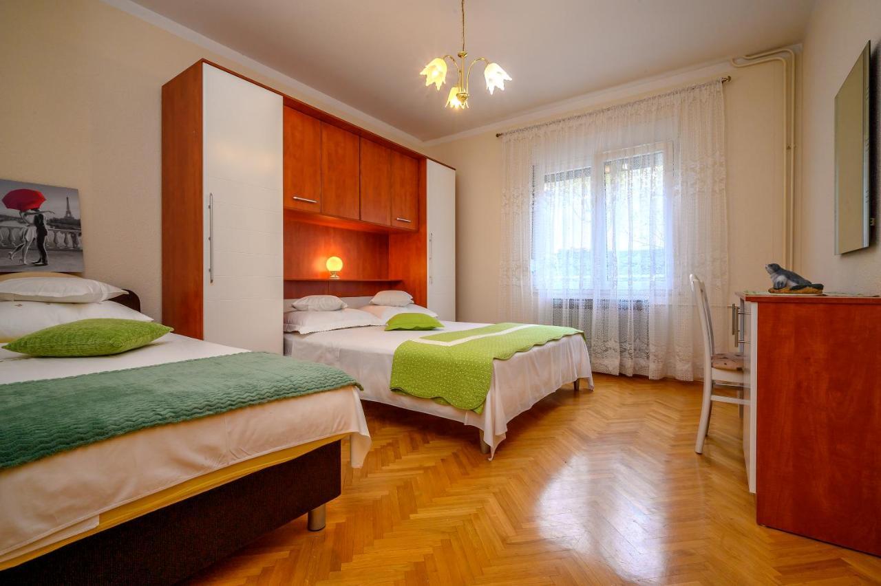 Apartments Juric Подстрана Екстер'єр фото