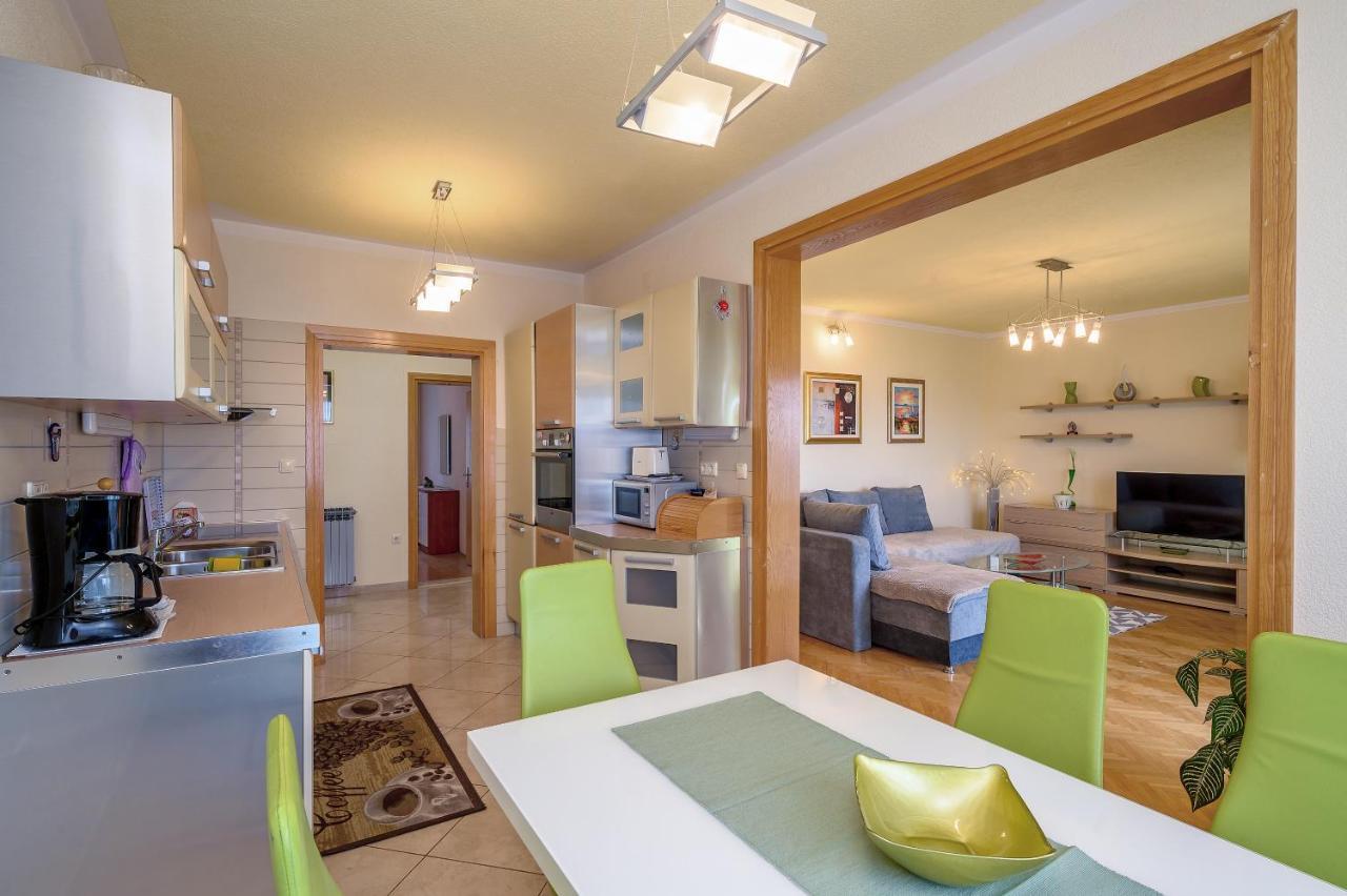 Apartments Juric Подстрана Екстер'єр фото