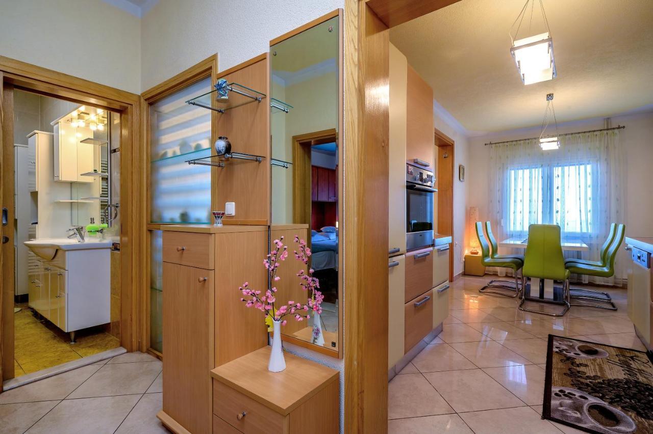 Apartments Juric Подстрана Екстер'єр фото