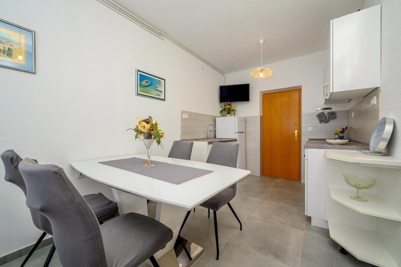Apartments Juric Подстрана Екстер'єр фото