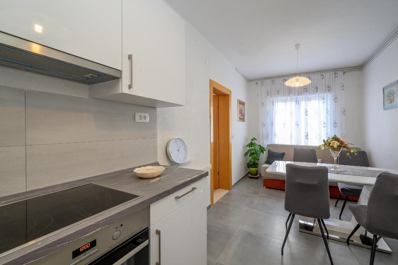 Apartments Juric Подстрана Екстер'єр фото