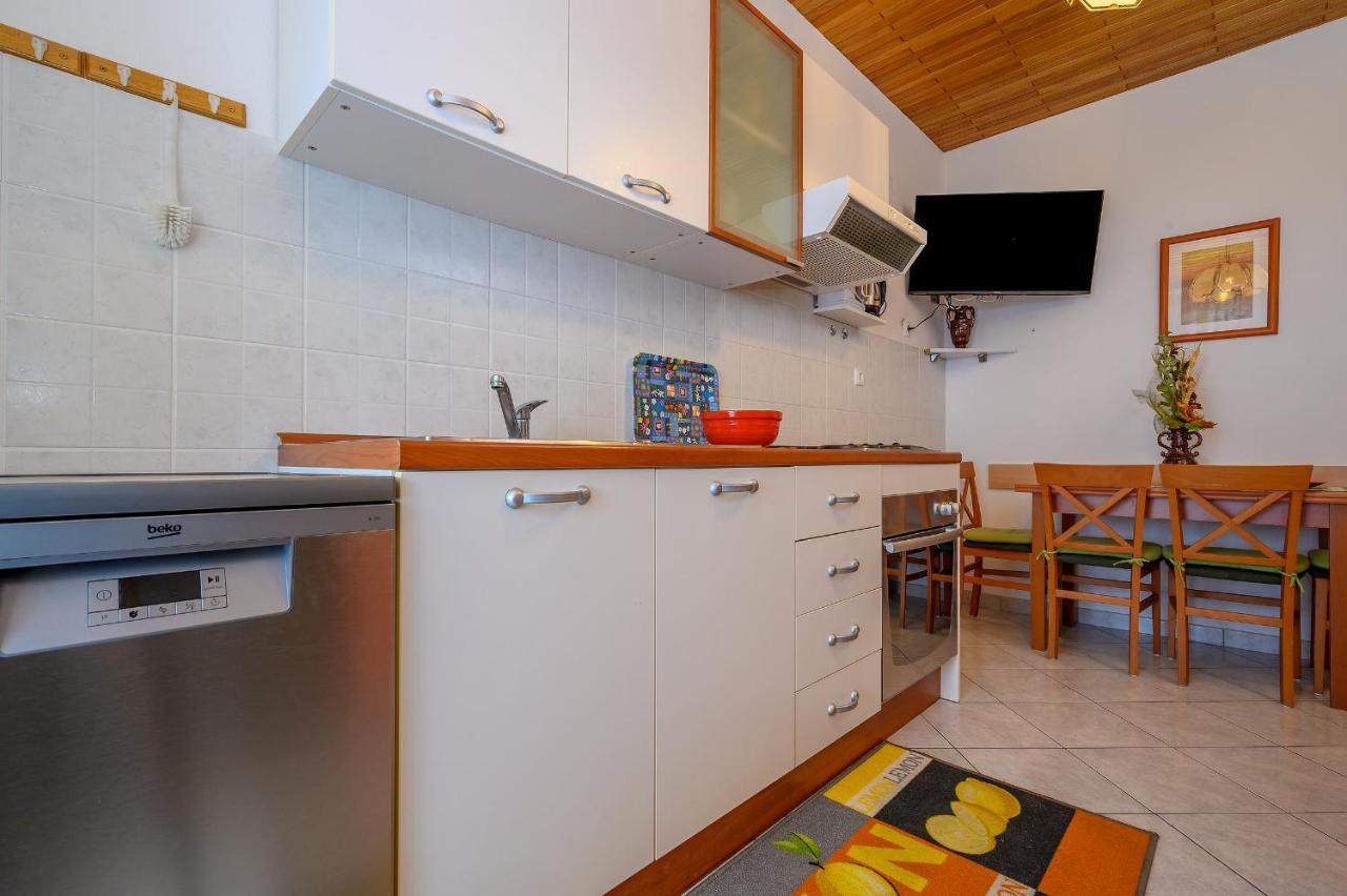 Apartments Juric Подстрана Екстер'єр фото