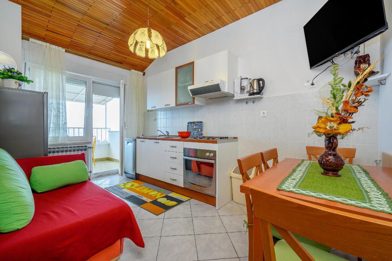 Apartments Juric Подстрана Екстер'єр фото