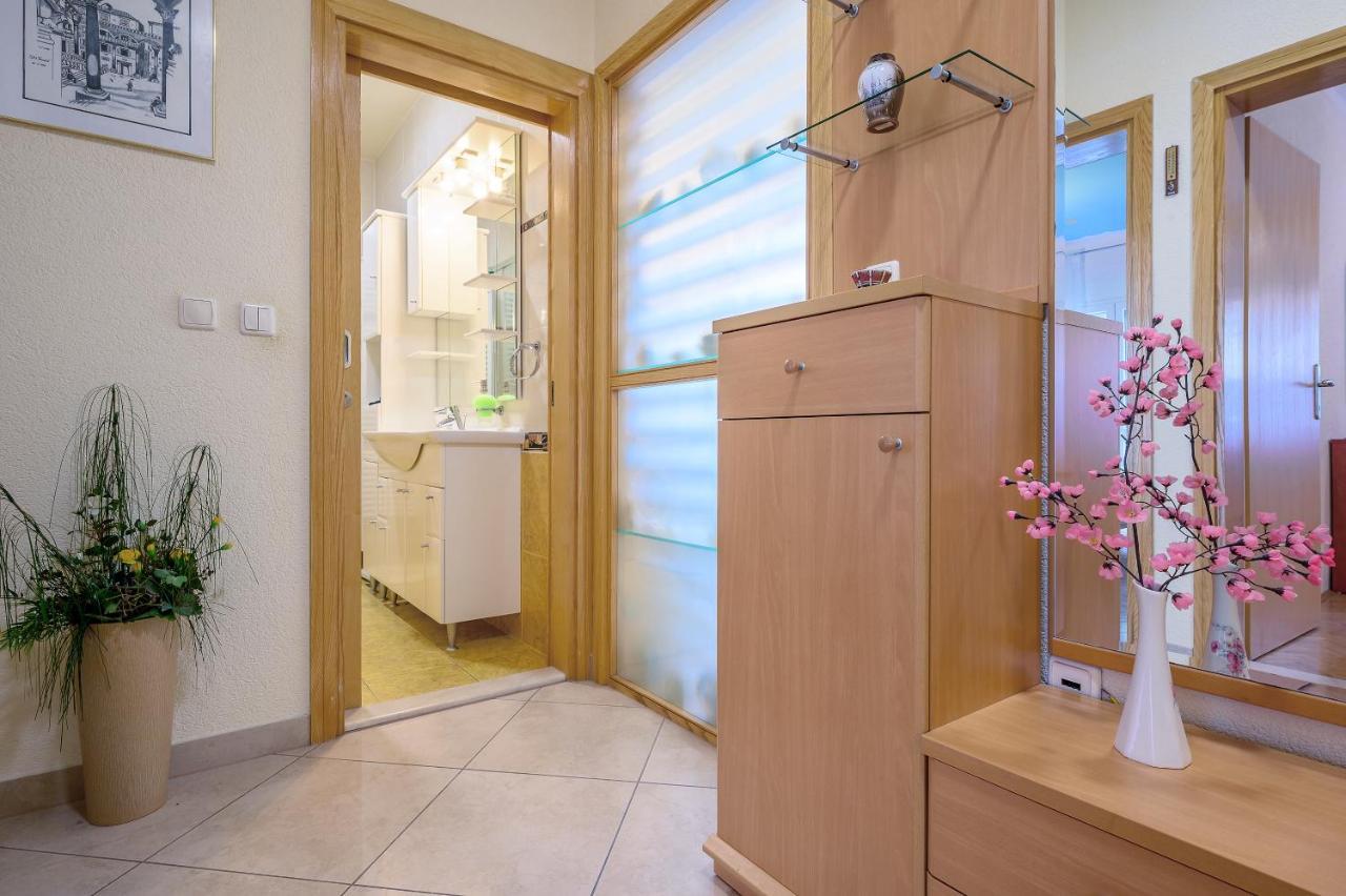 Apartments Juric Подстрана Екстер'єр фото