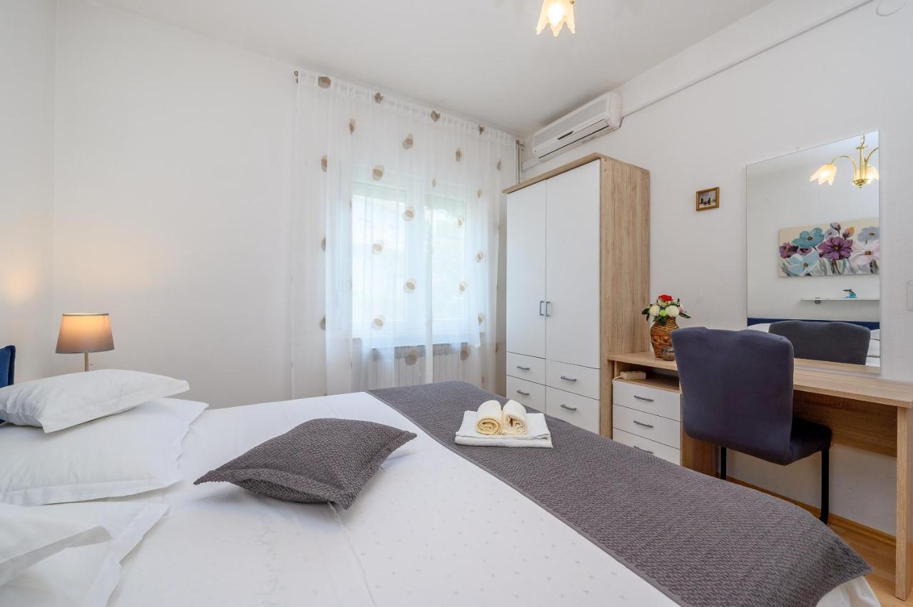 Apartments Juric Подстрана Екстер'єр фото