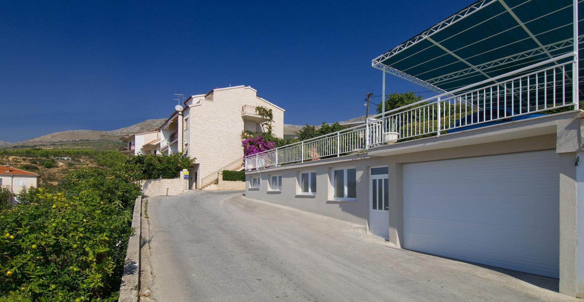 Apartments Juric Подстрана Екстер'єр фото