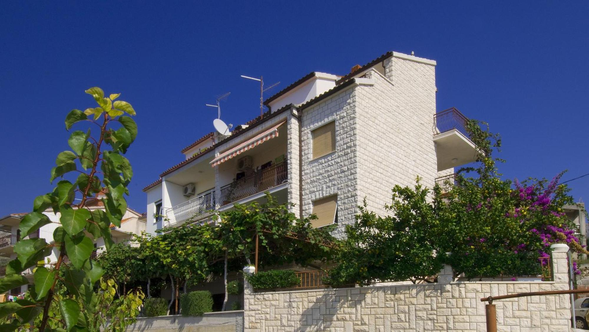 Apartments Juric Подстрана Екстер'єр фото