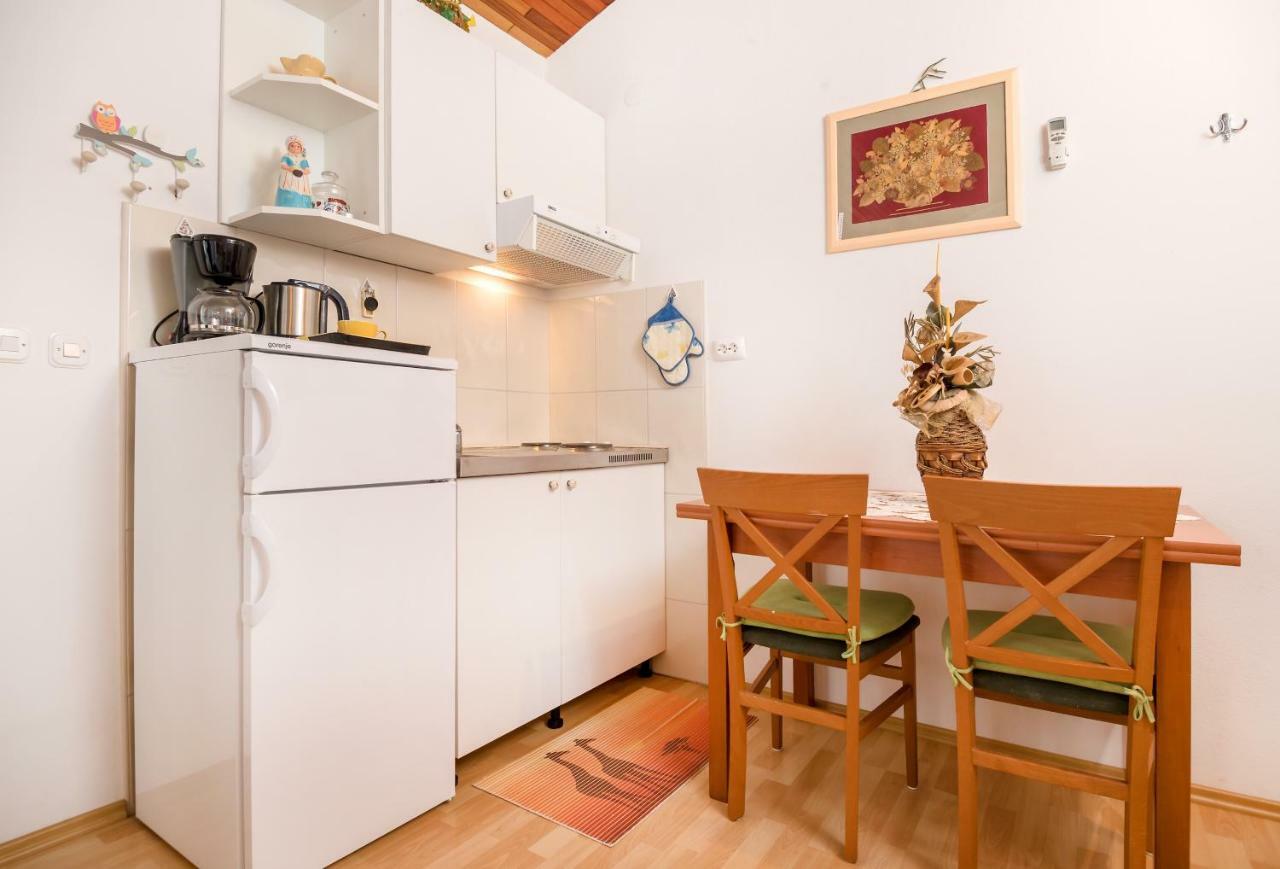 Apartments Juric Подстрана Екстер'єр фото