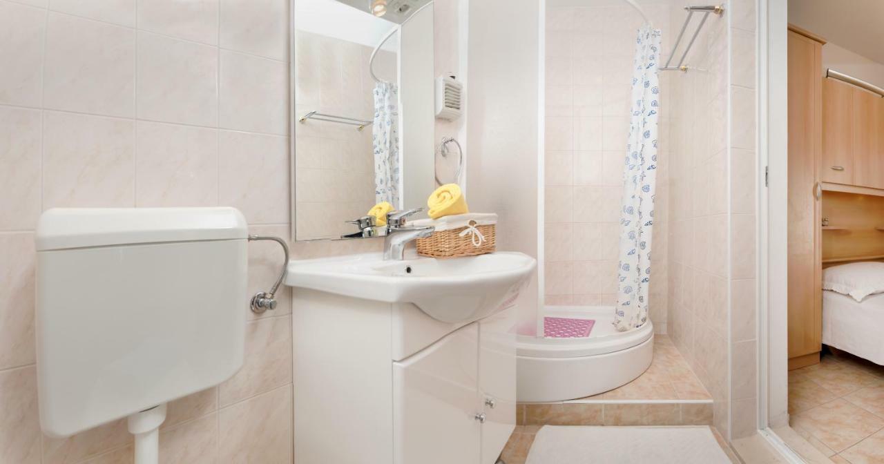Apartments Juric Подстрана Екстер'єр фото