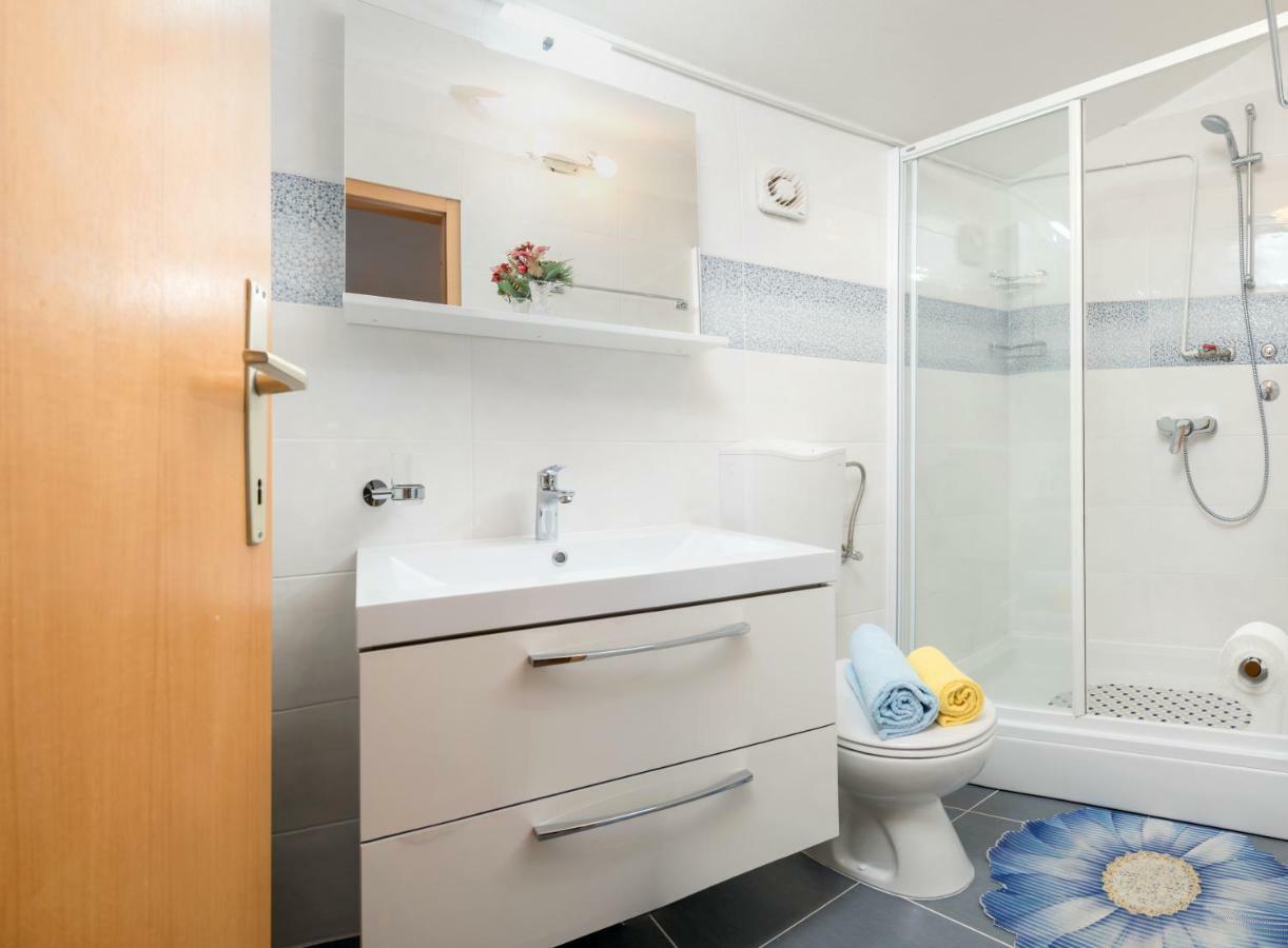 Apartments Juric Подстрана Екстер'єр фото